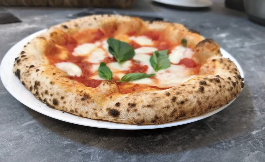 A picture of Neapolitan pizza