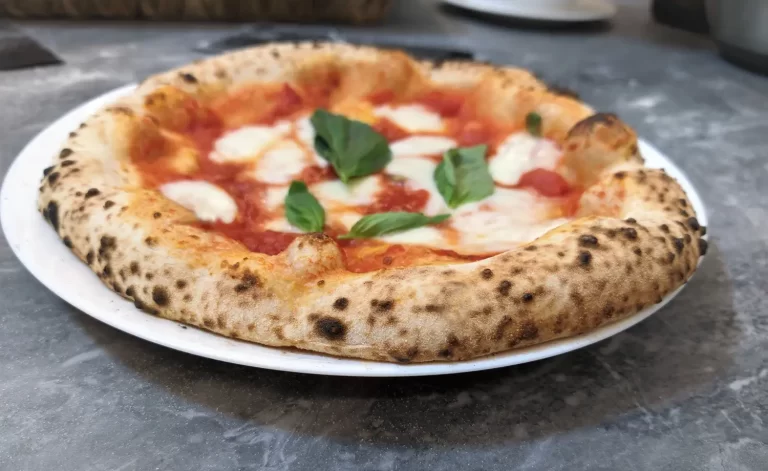 A picture of Neapolitan pizza