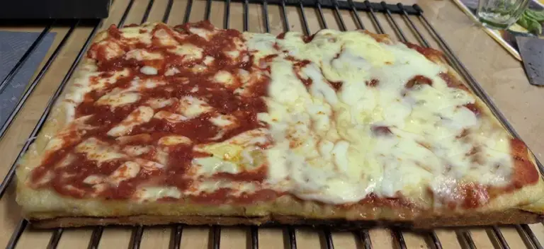 פיצה סיציליאנית אפויה